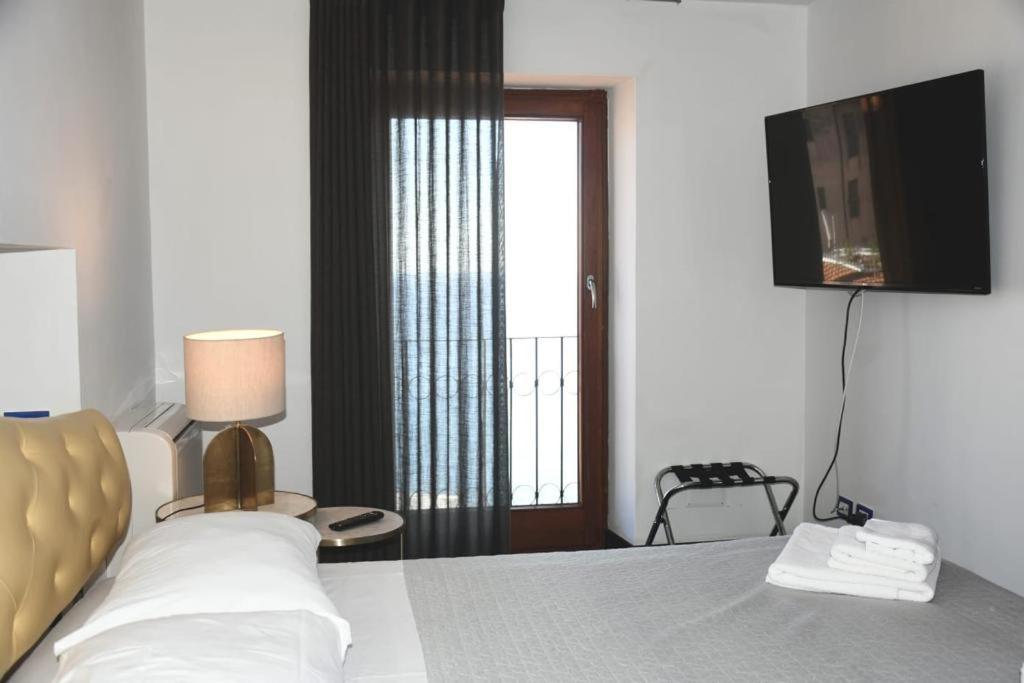 Le Suite Guarinelli B&B Гаета Екстер'єр фото